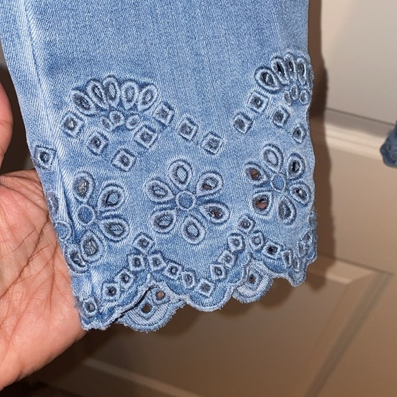 Jeans with eyelet cut outs on bottom leg - Picture 2 of 4